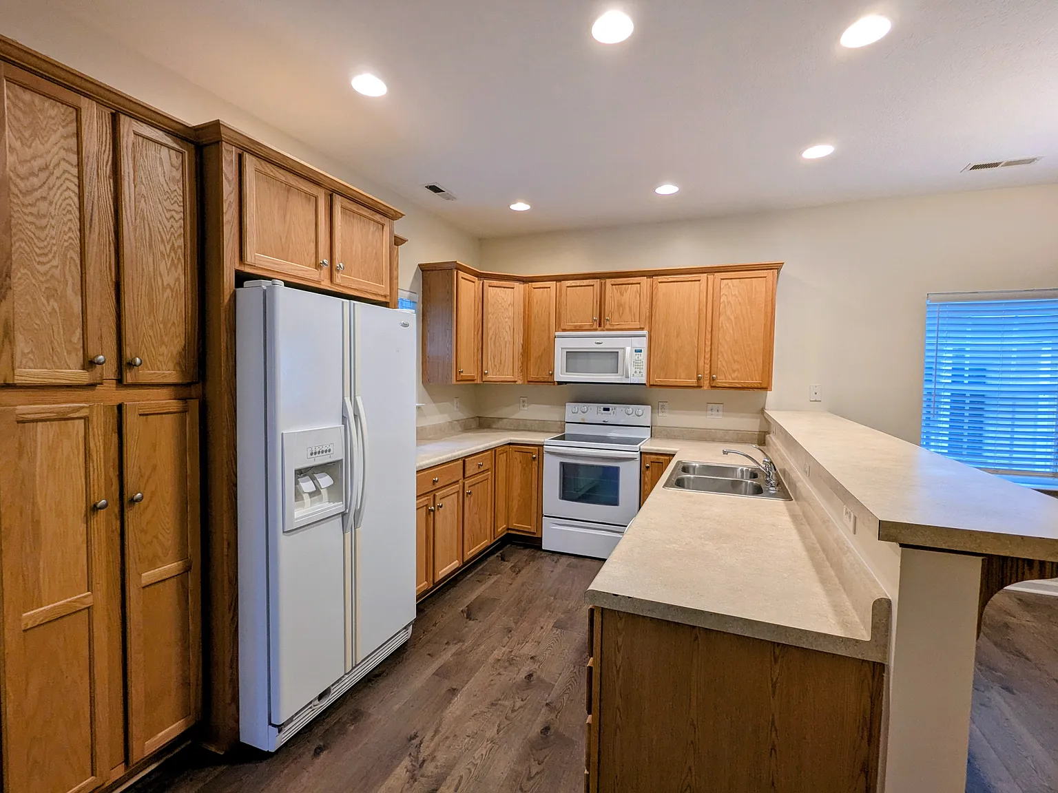 3 bed, 2.5 bath, 1452 sqft, $1,850 — Photo 2