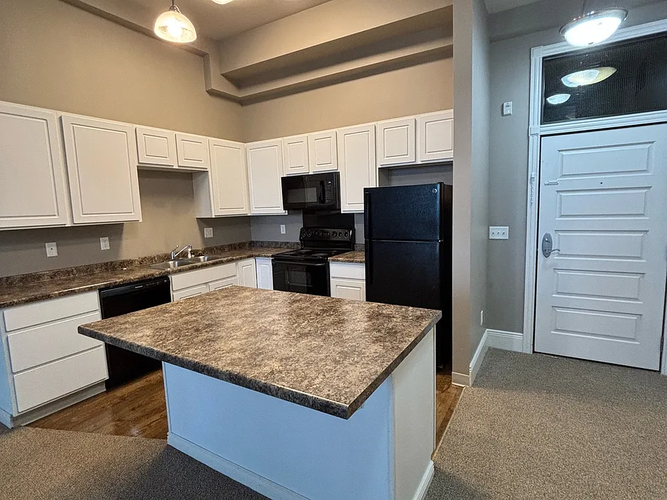 1406 Tower Ave #303