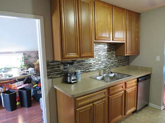 5th image of 109 N Idlewild Ave