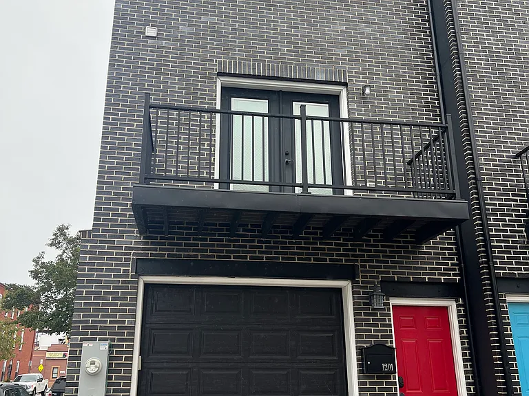 1201 Clarkson St — Photo 5