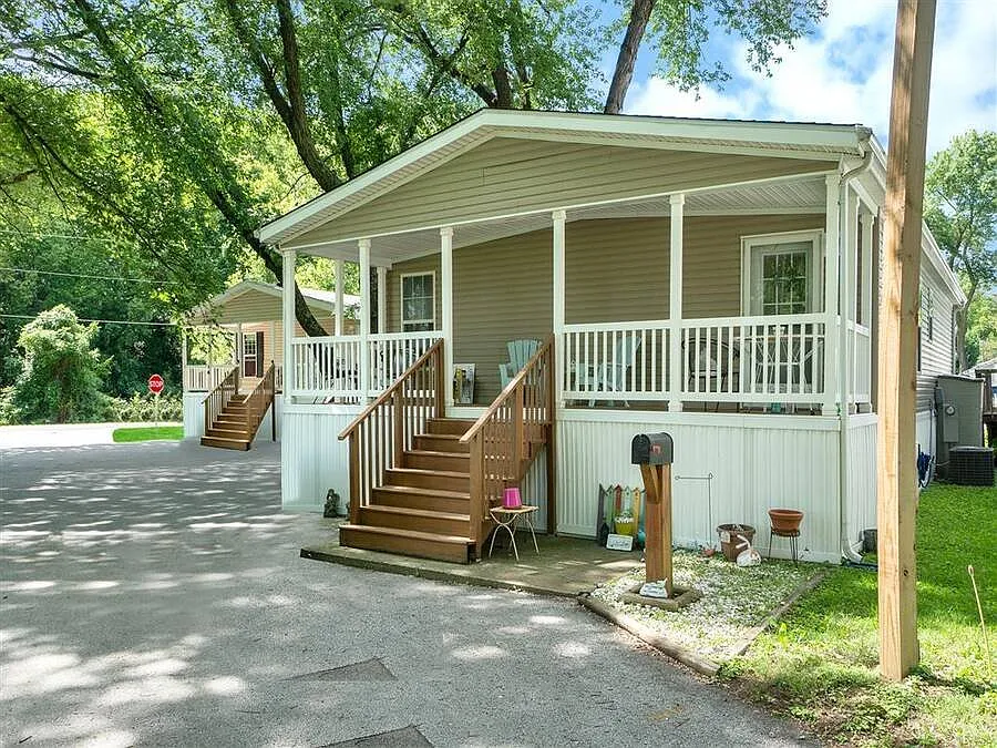 4733 NW. Green Hills Ct. — Photo 1