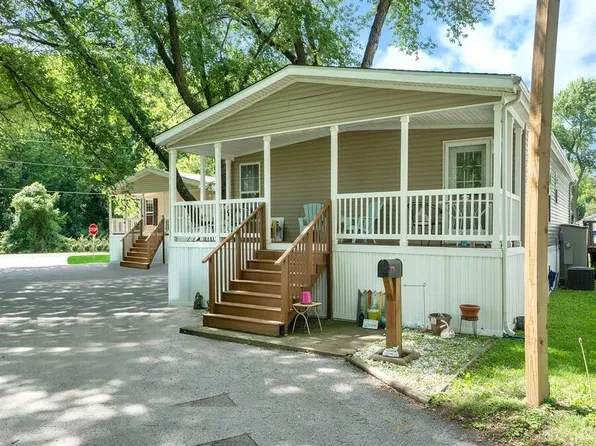 4733 NW Green Hills Ct, Kansas City, MO 64150