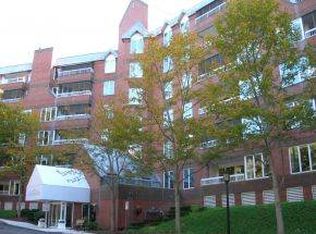 300 River Rd APT 502, Manchester, NH 03104