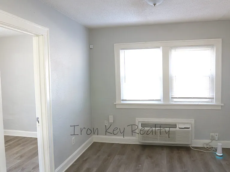 5121 Thompson Ave #7 — Photo 4