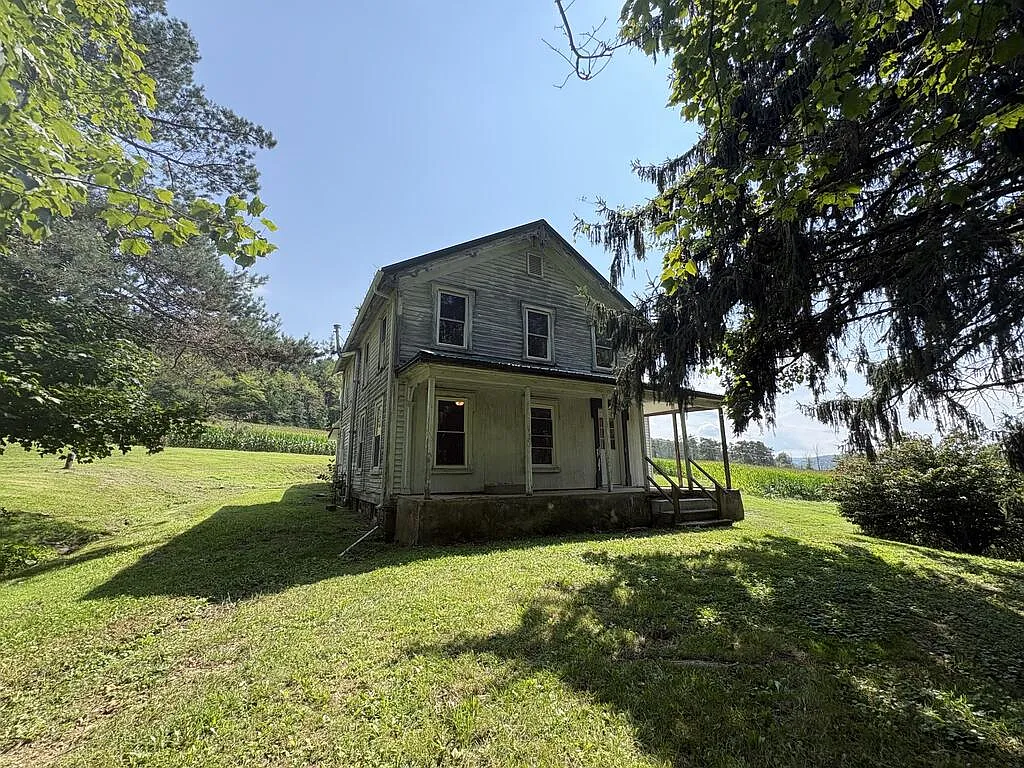 4 bed, 1.0 bath, 2274 sqft, $1,200 — Photo 2
