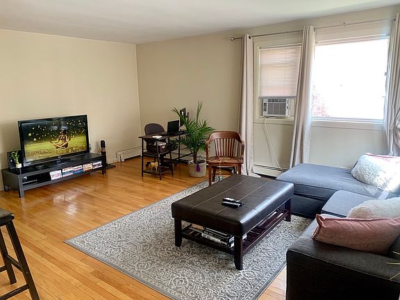 5th image of 2409 W Balmoral Ave APT 2E