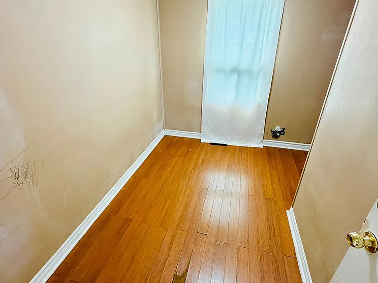 7118 Goreway Dr — Photo 17