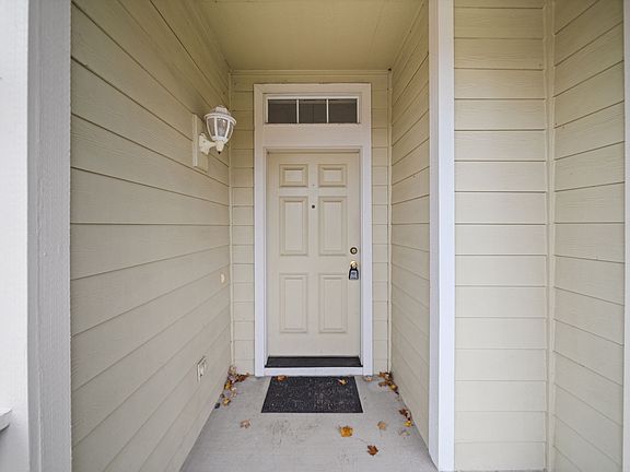 3rd image of 17600 SE 12th Dr