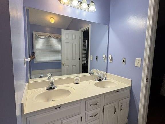 5th image of 3319 Stewart Rd