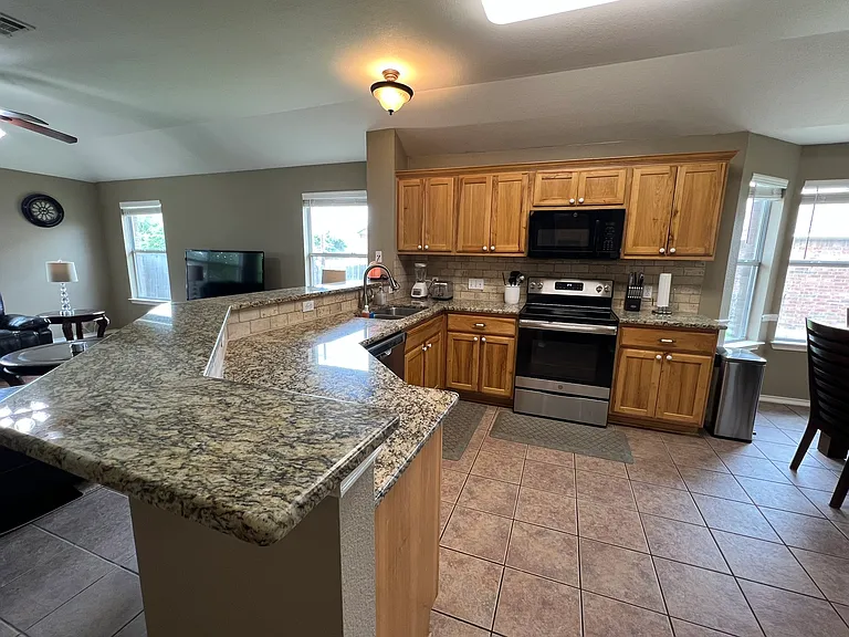 Kitchen and breakfast area