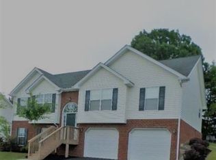 245 Windsor Dr, Christiansburg, VA 24073