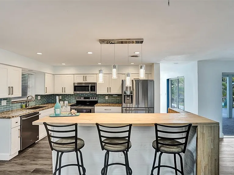 1710 SW 6th Ave — Photo 6