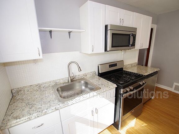 3rd image of 1523 Sanford Ave