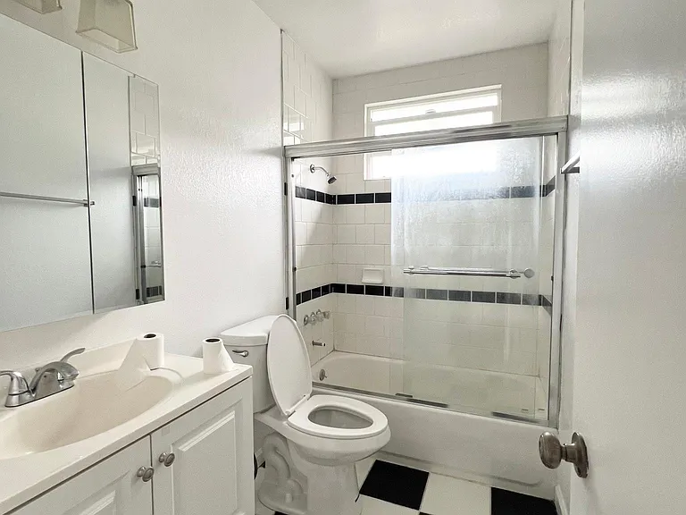 146 Montana Ave — Photo 9