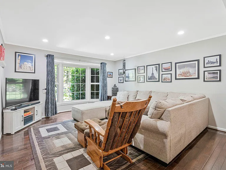 9607 Masterworks Dr — Photo 5