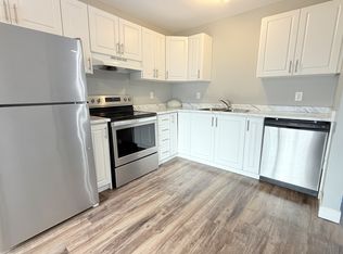 225 Queen St #7, Sarnia, ON N7T2R7