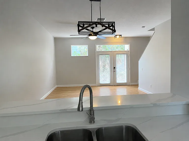 703 Charles Ct S — Photo 7