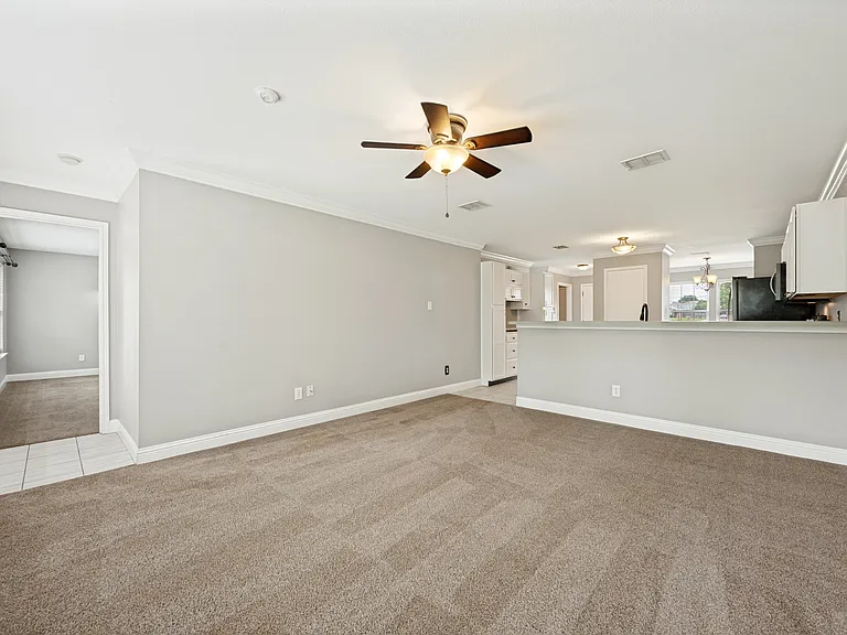 1601 Elm St — Photo 4