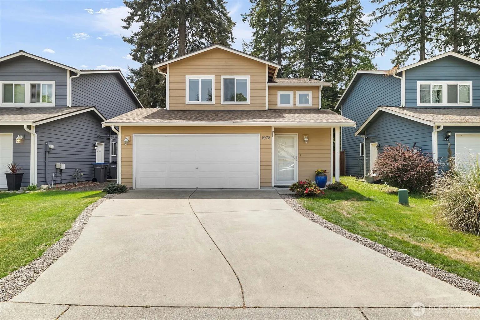 1978 Kelowna Place SE photo 1