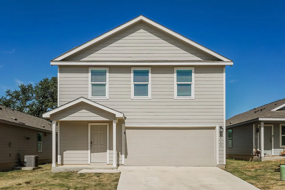 4 bed, 2.5 bath, 1950 sqft, $1,670 — Photo 1