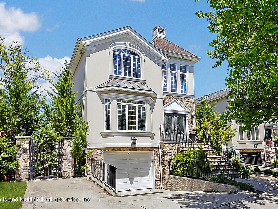 1st image of 27 Saint Edward Ln