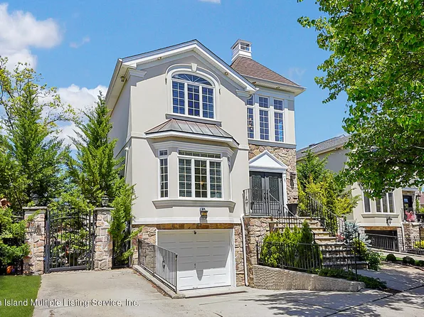 27 Saint Edward Ln, Staten Island, NY 10309