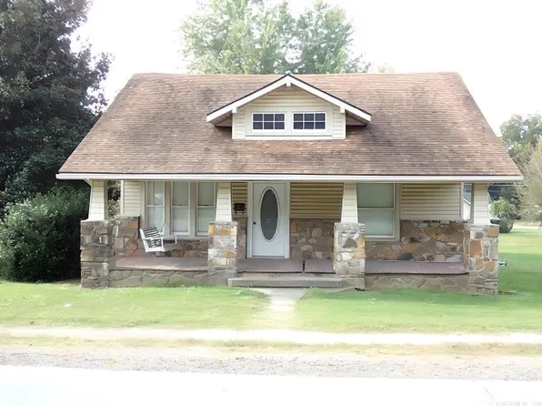 410 W Jackson St, Piggott, AR 72454