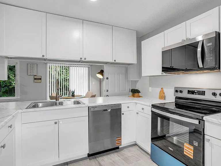 38 Shore Dr — Photo 3