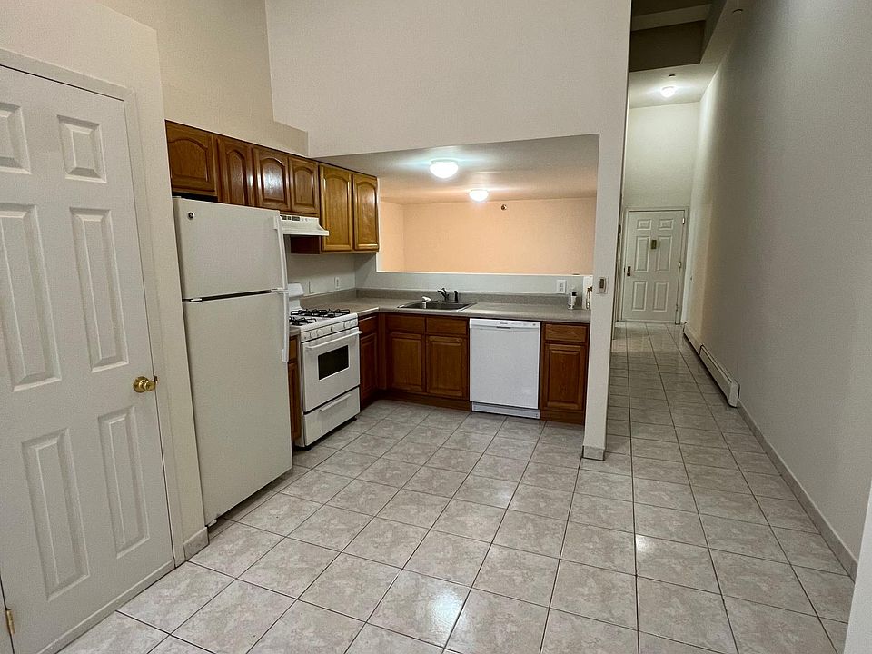 1st image of 10005 92nd Ave APT 204