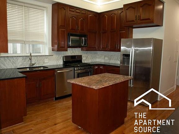 4th image of 3152 N Pine Grove Ave APT 1