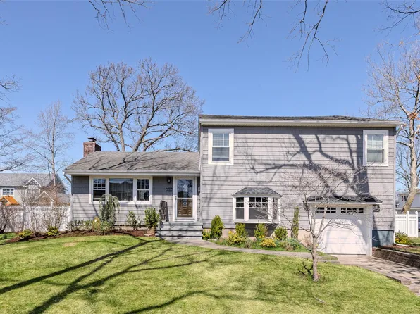 225 Toronto Avenue, Massapequa, NY 11758