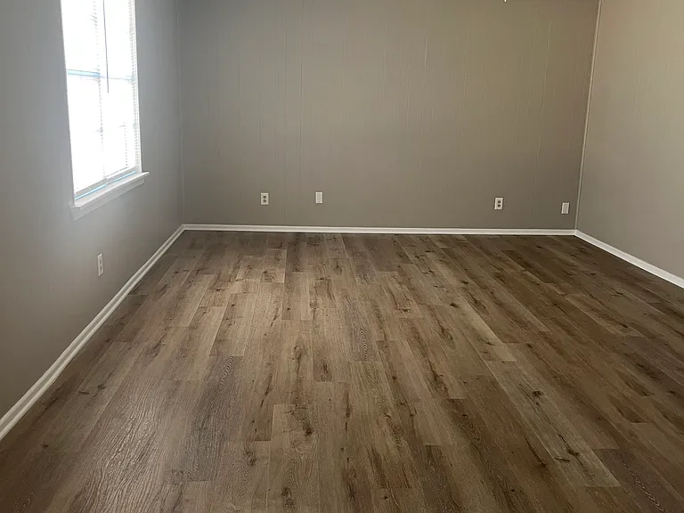 102 Flint Ave — Photo 2