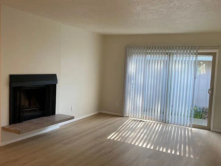 7845-7895 SW Hillcrest Pl #11801-11803 — Photo 6