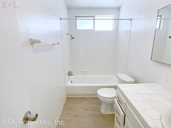 5th image of 1426 Barry Ave APT 6