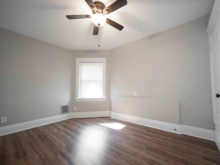1376 Gladys Ave #1376 — Photo 15