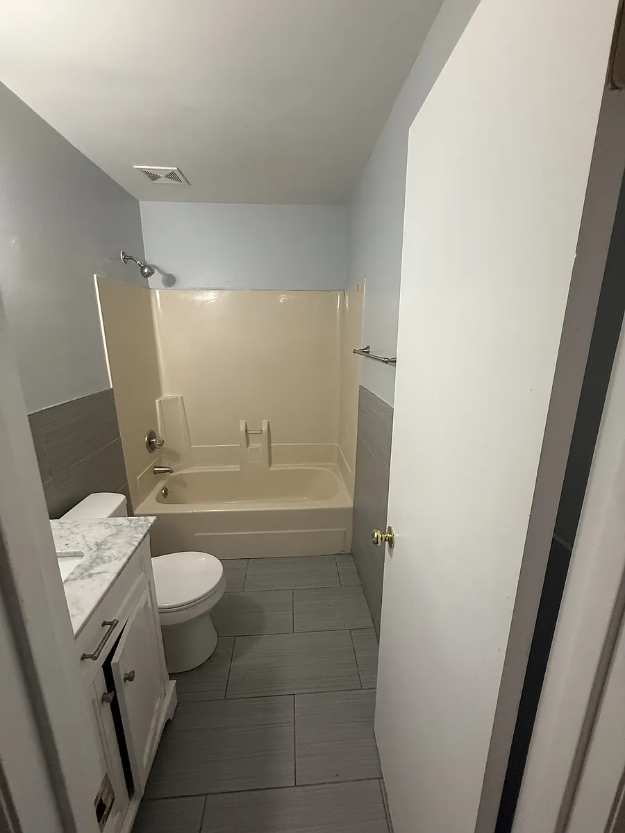Building Photo - 137 Stonehedge Dr #1