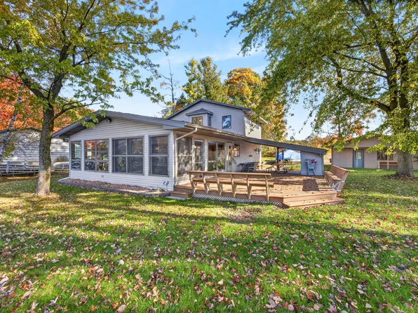 9471 Peninsula Dr, Mecosta, MI 49332