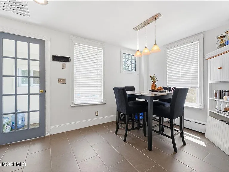 496 W Park Ave — Photo 32