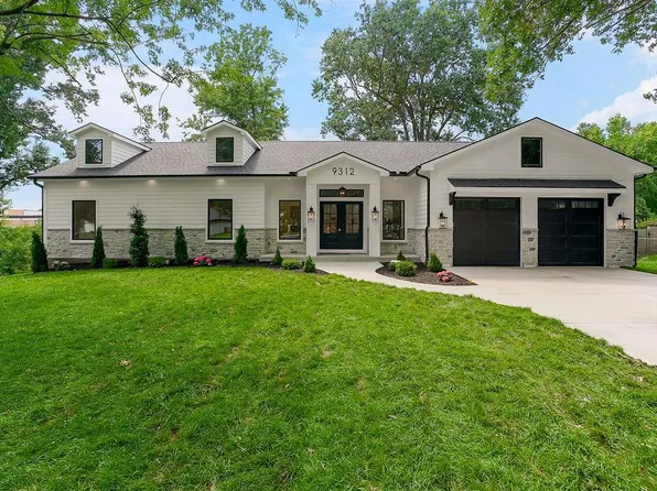 9312 Mohawk Ln, Leawood, KS 66206