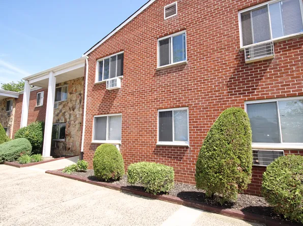1286 Rockland Avenue image 2 of 14