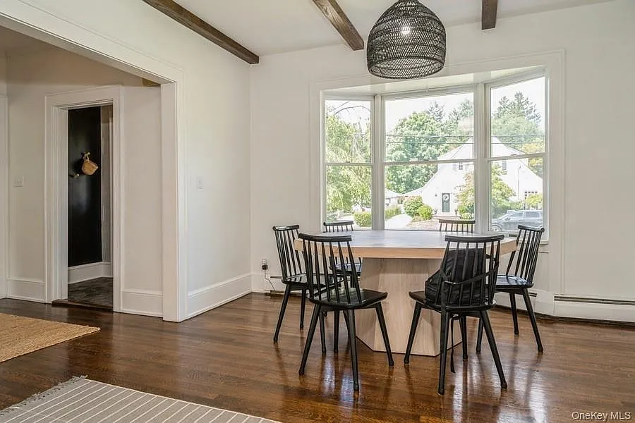3 bed, 2.5 bath, 2400 sqft, $3,750 — Photo 4