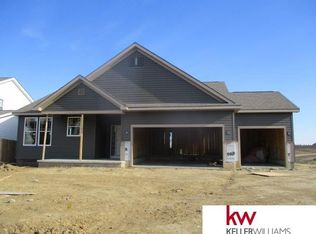 8229 N 171 Avenue Cir, Bennington, NE 68007