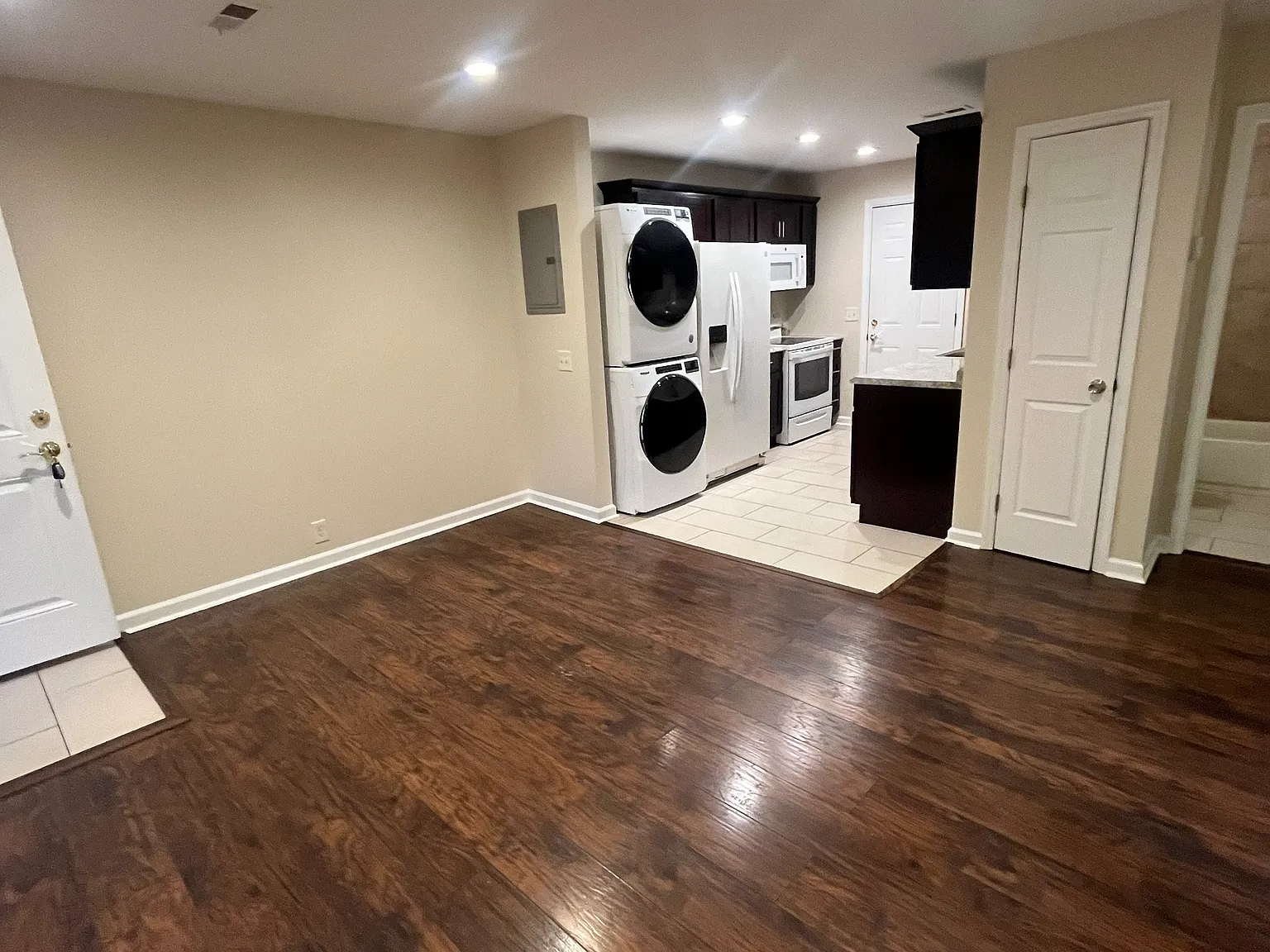 124 Fairfield Ave — Photo 2