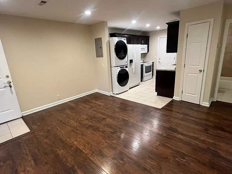 124 Fairfield Ave — Photo 2
