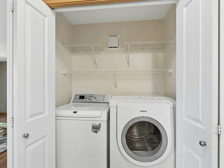 1652 25th Pl NE #203 — Photo 15