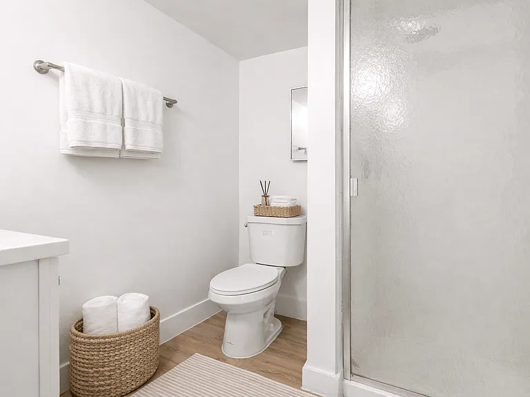 Carlyle Tower Apartments - Southfield, MI — Photo 18