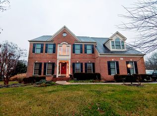 43361 Royal Burkedale St, Chantilly, VA 20152