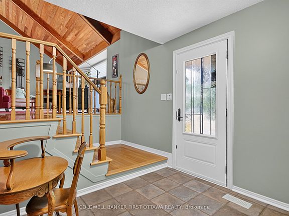 2nd image of 9 Foxrun Ln