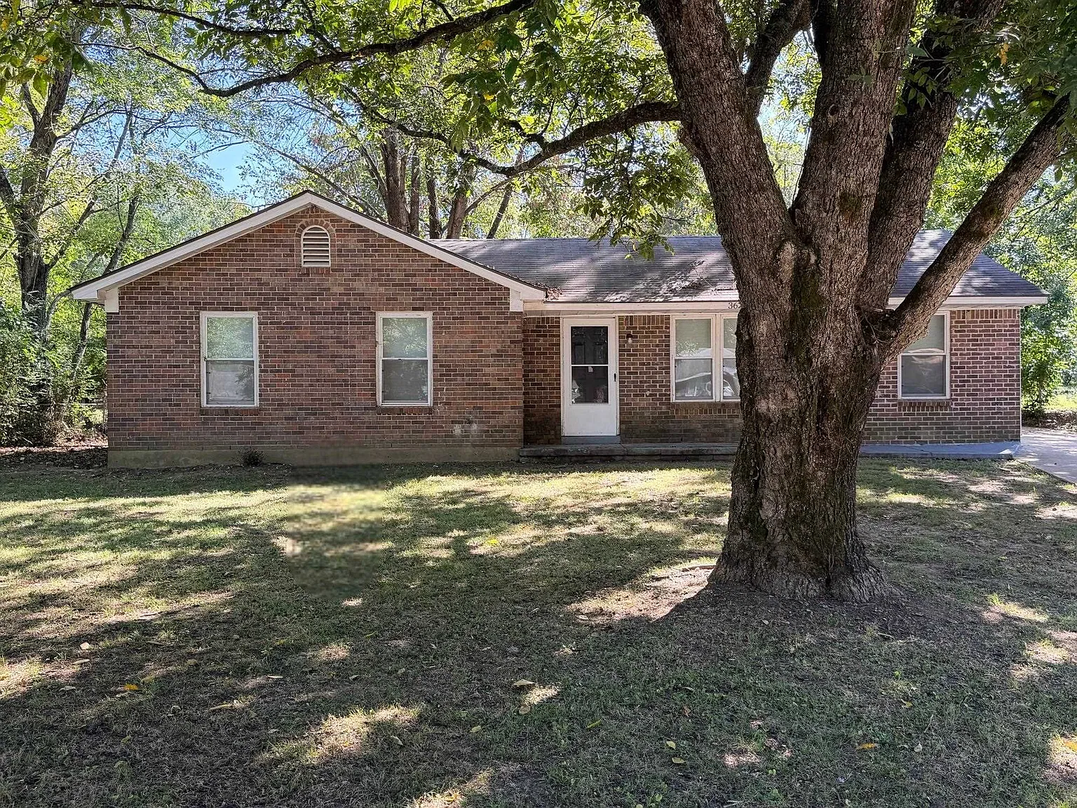 3 bed, 1.0 bath, 1118 sqft, $1,100 — Photo 1