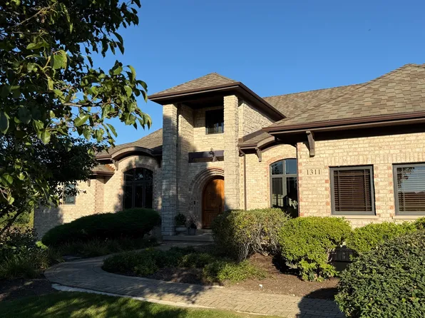 1311 E Longwood Dr, Bull Valley, IL 60098